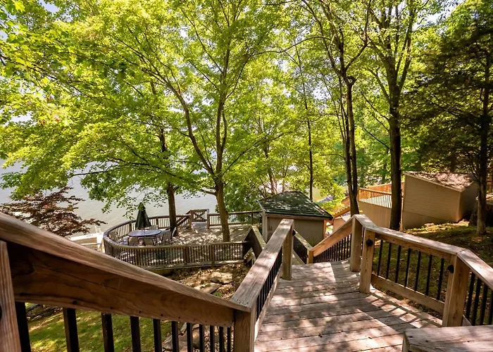 3-slip Dock, Kayaks, Playground Ferienhaus Goreville